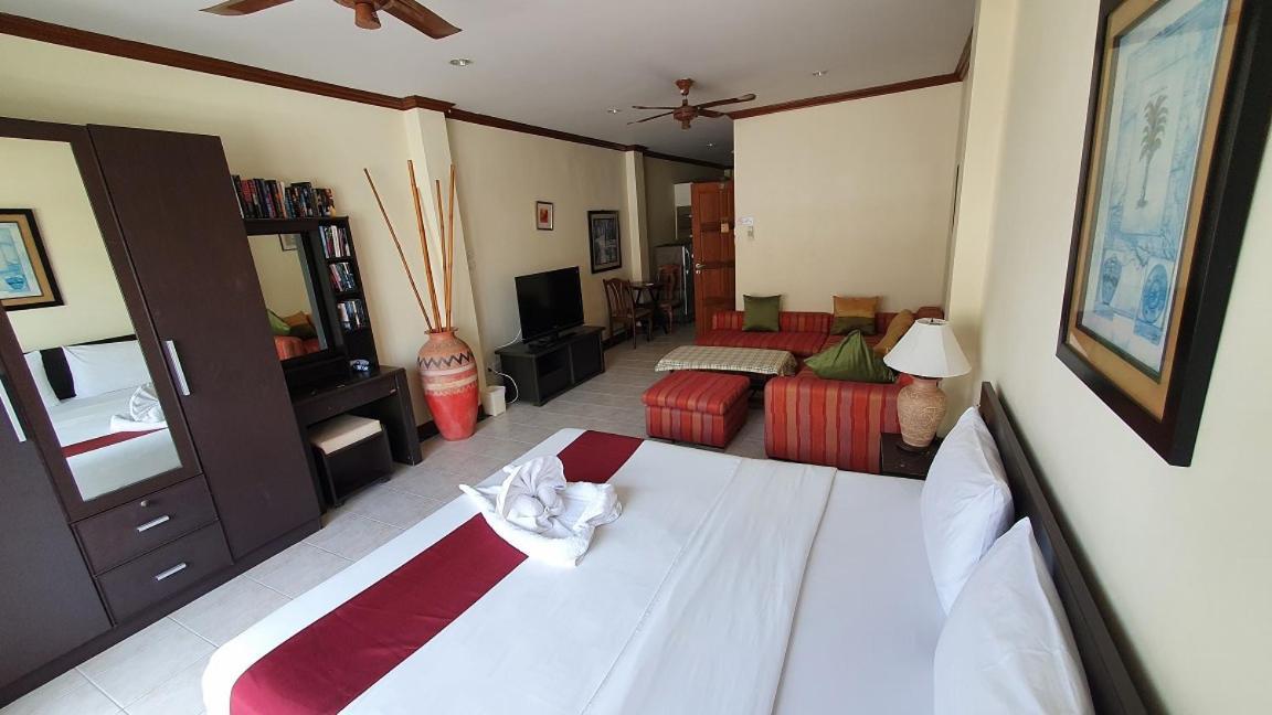 Patong Karlssons Hotel Eksteriør billede