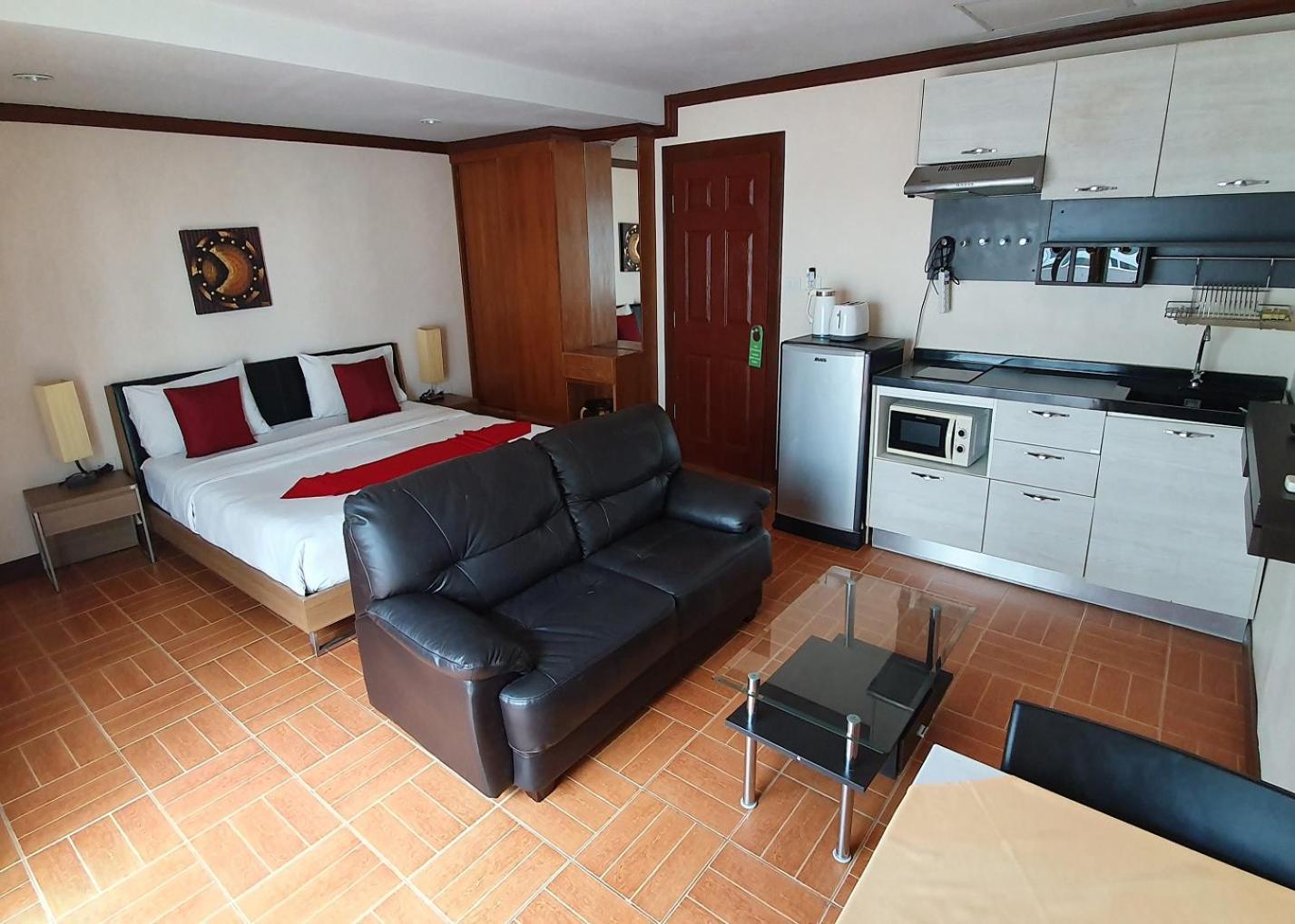 Patong Karlssons Hotel Eksteriør billede